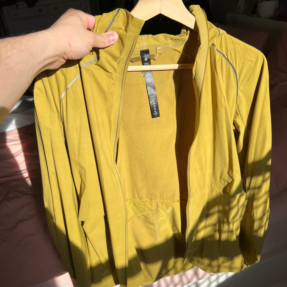 Yellow Lululemon Lightweight Hooded Men's Jacket S